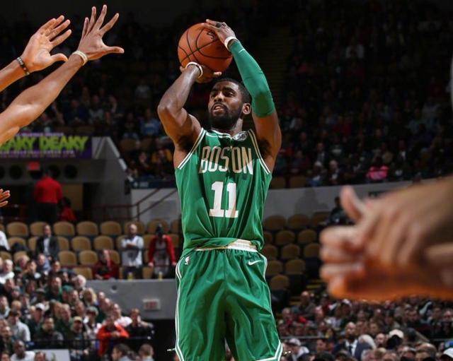 是球场外的 是球场外的