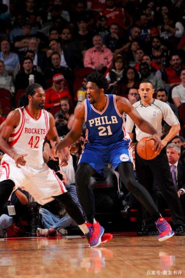 依靠支柱的 依靠支柱的